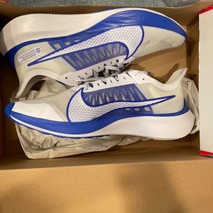 Nike zoom gravity men’s 10.5 blue & white